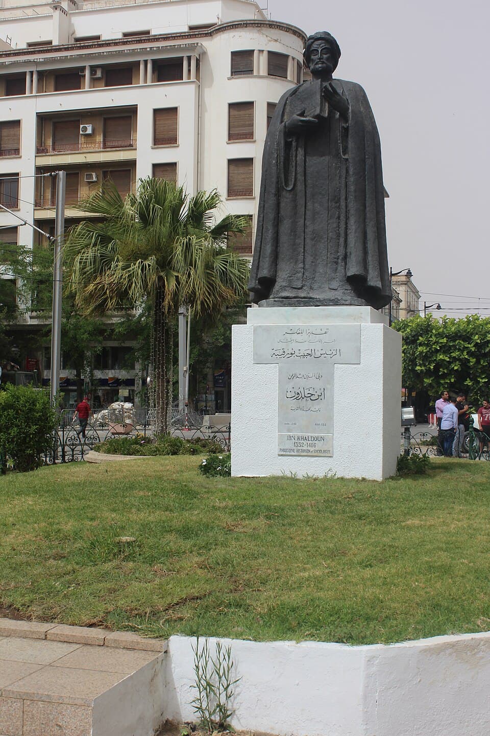 Ibn Khaldoun Sculpture-Tunis photo 2 تمثال ابن خلدون