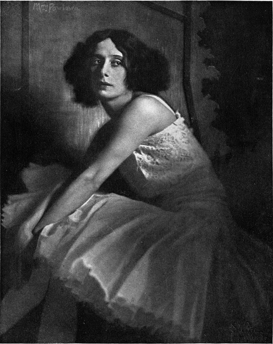 Anna Pavlova portrait - Harper's Bazar 1913