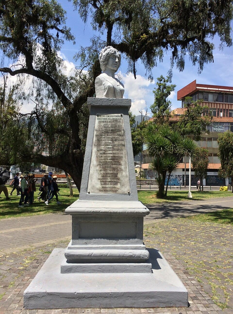 Busto de Manuela Sáenz, parque La Alameda (Quito)