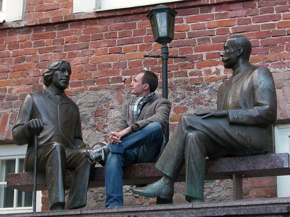 Sculpture Oscar Wilde and Eduard Vilde