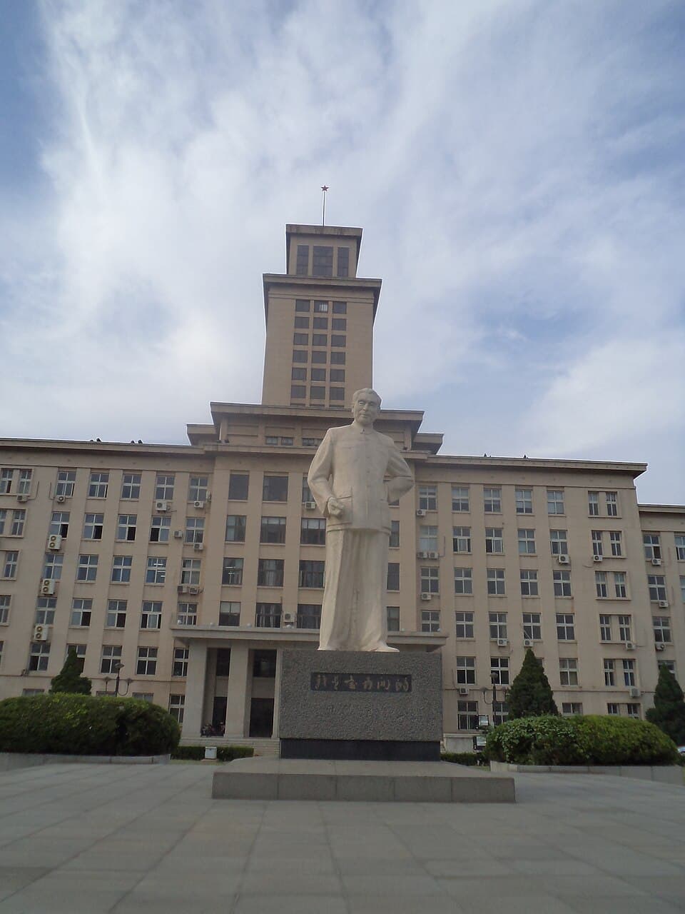Nankai University, sculpture of Zhou Enlai