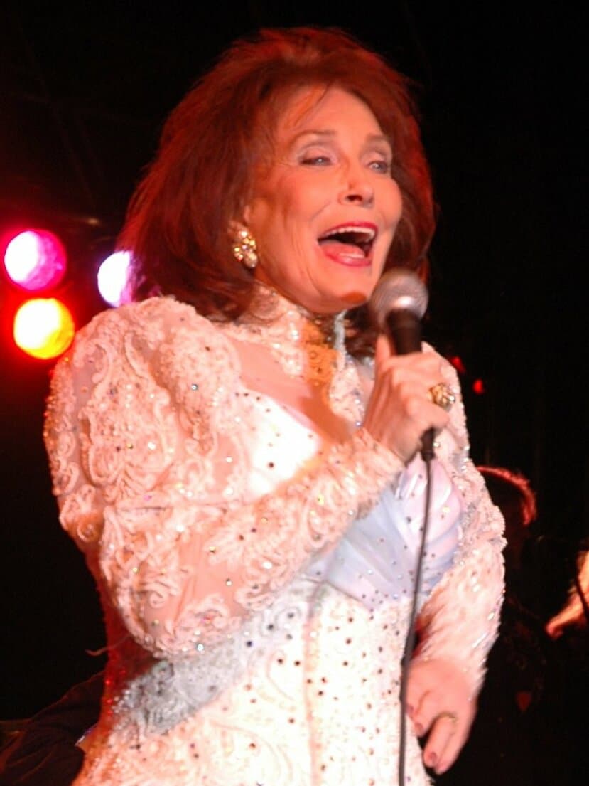 Loretta Lynn (cropped)