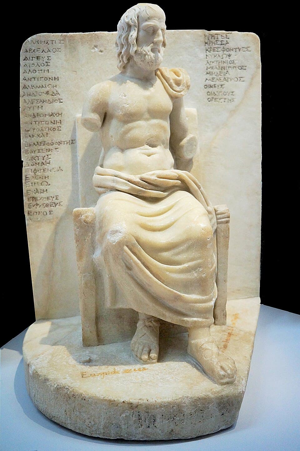 Louvre-Lens Euripide assis