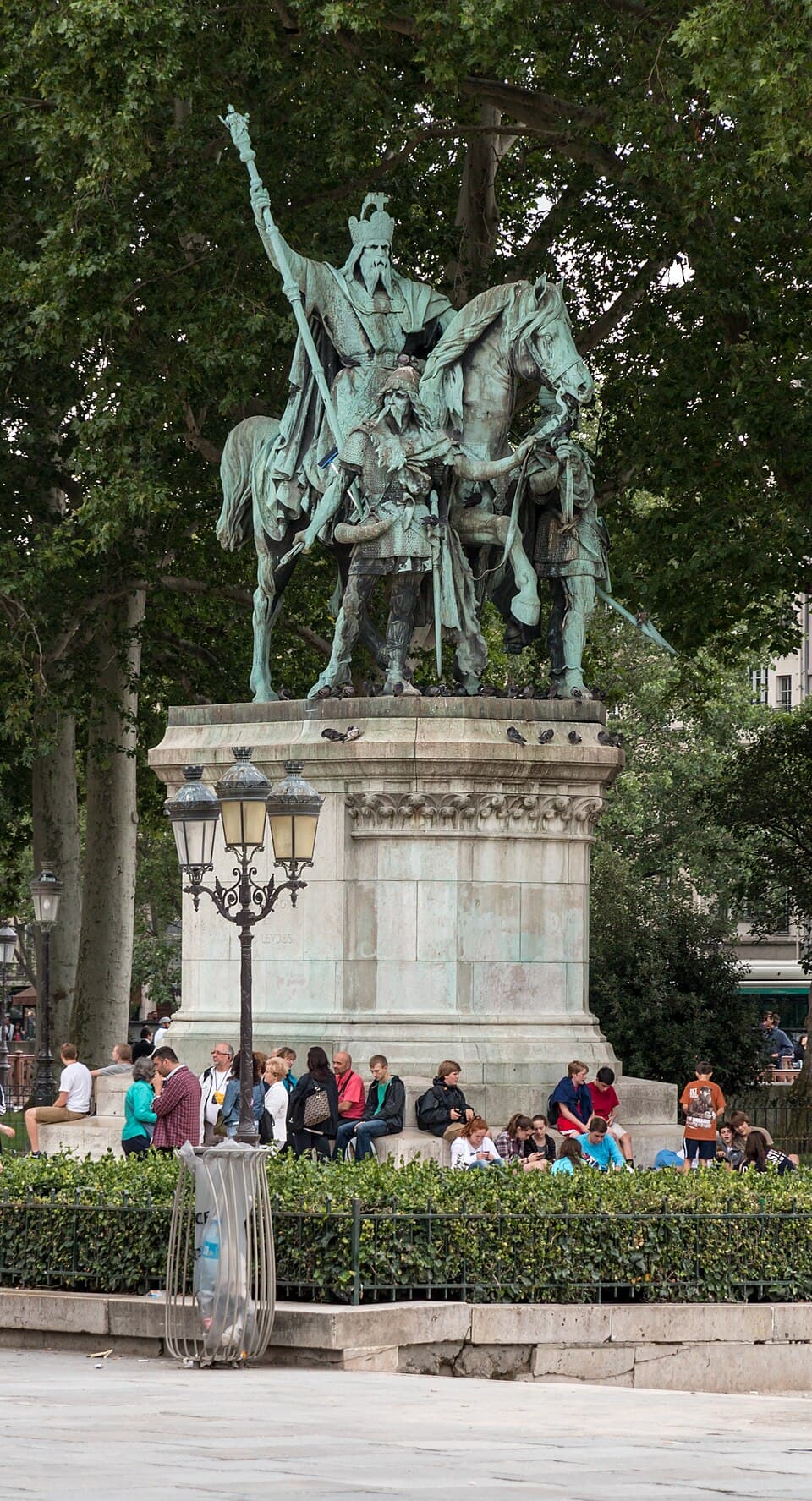 Paris, Charlemagne-Statue -- 2014 -- 1339