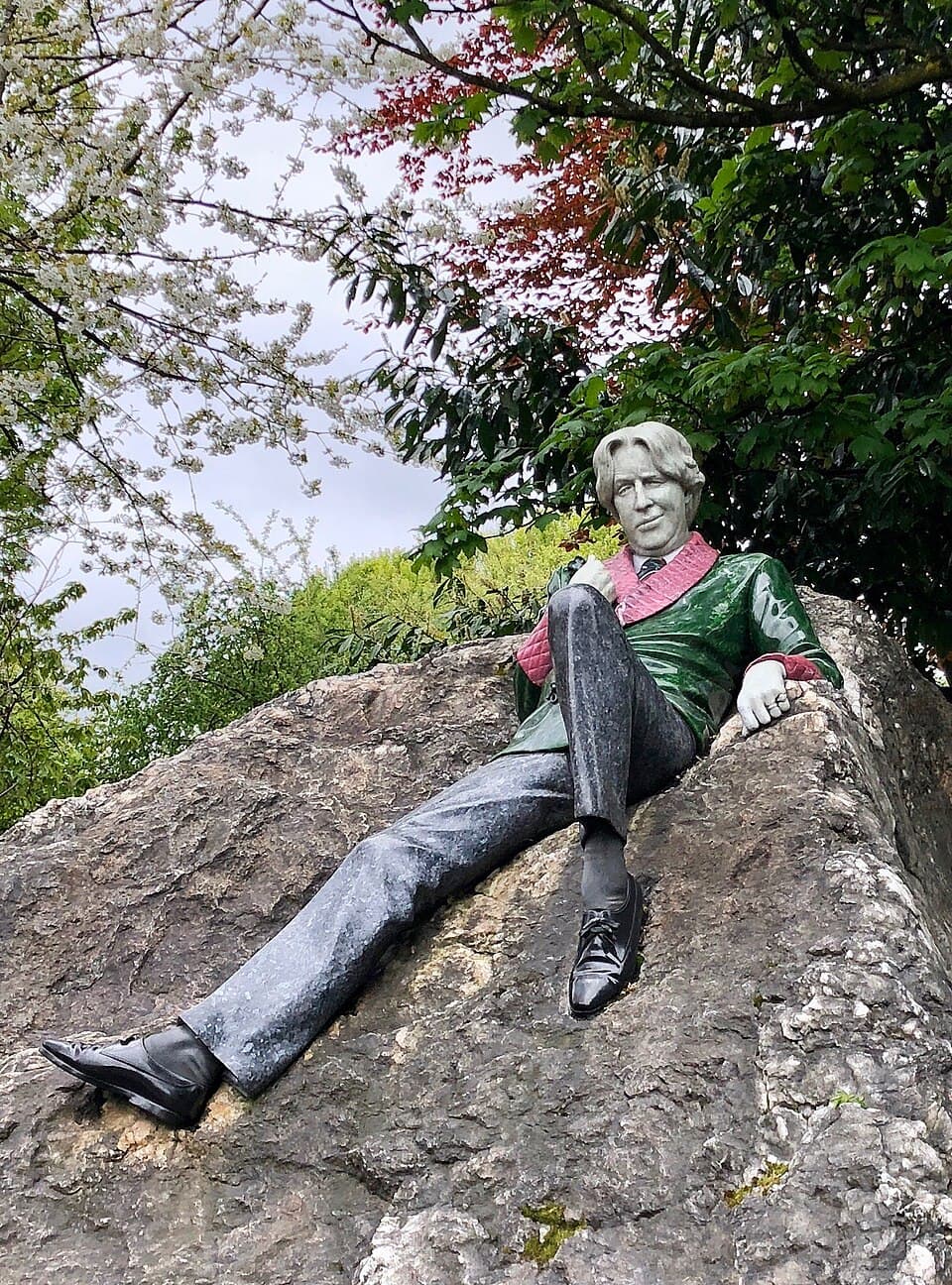 Oscar Wilde Memorial Sculpture (27218488457)
