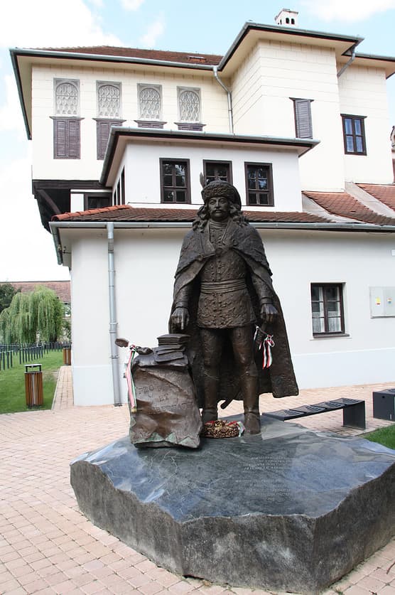 Kosice (Kassa) - Rakoczi's statue in front of Rodosto house - panoramio