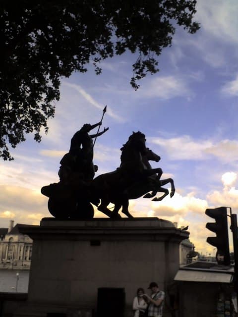 The Statue of Boudica and Her Daughters - geograph.org.uk - 474353