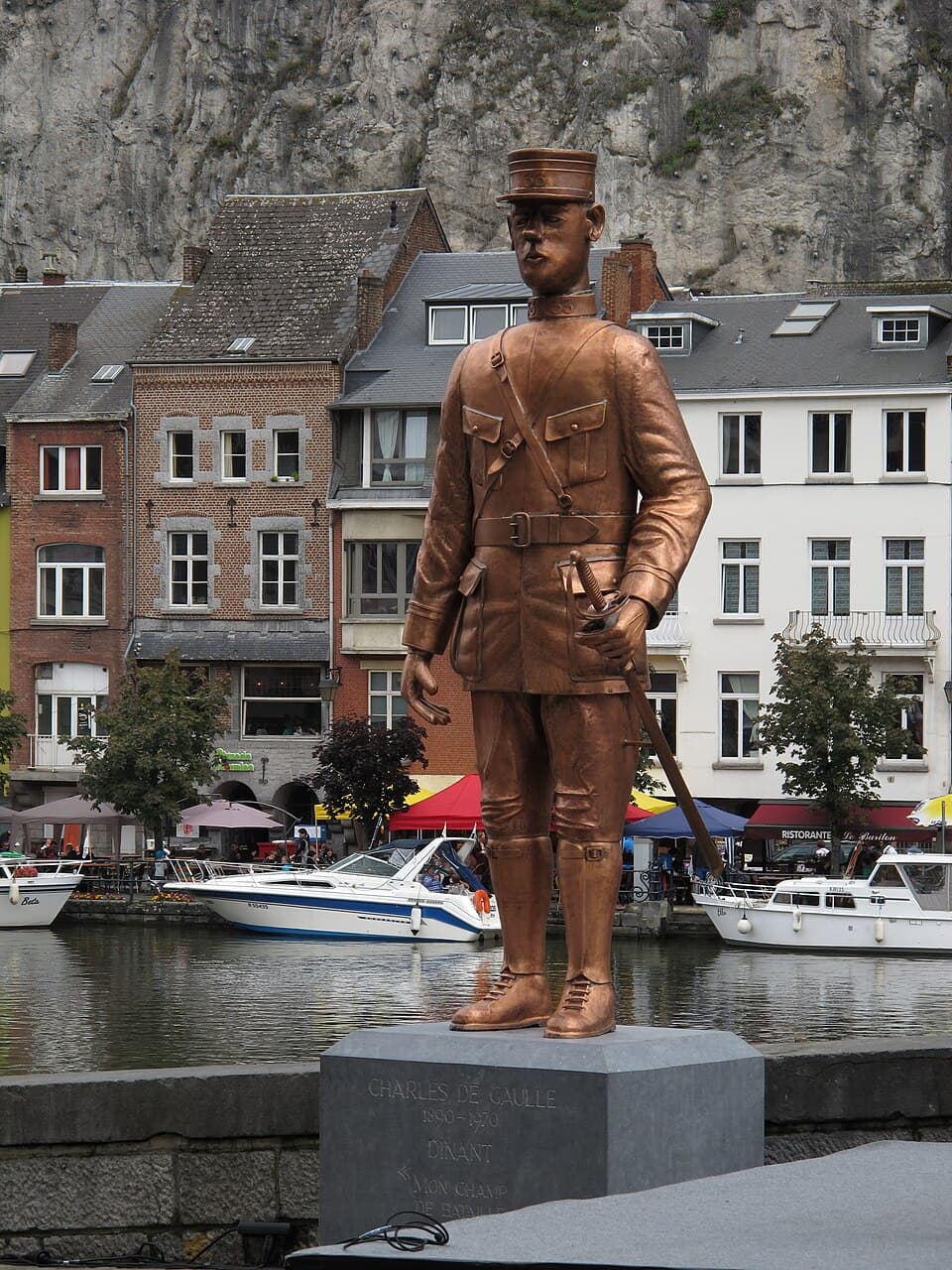 Sculpture Charles de Gaulle in Dinant