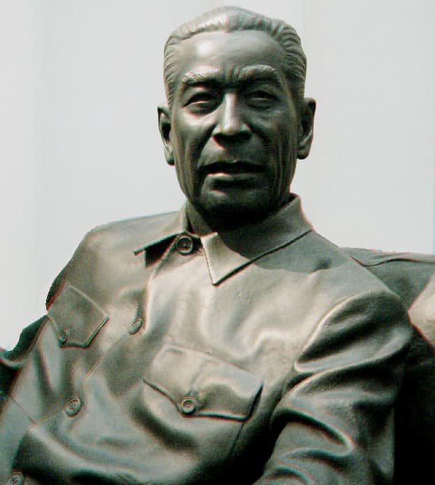 Zhou Enlai sculpture 2d