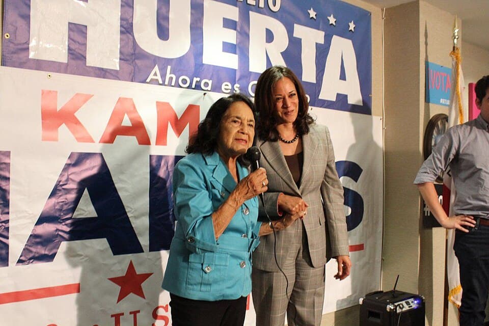 Kamala Harris and Dolores Huerta DXkfWoLUQAEG-J4