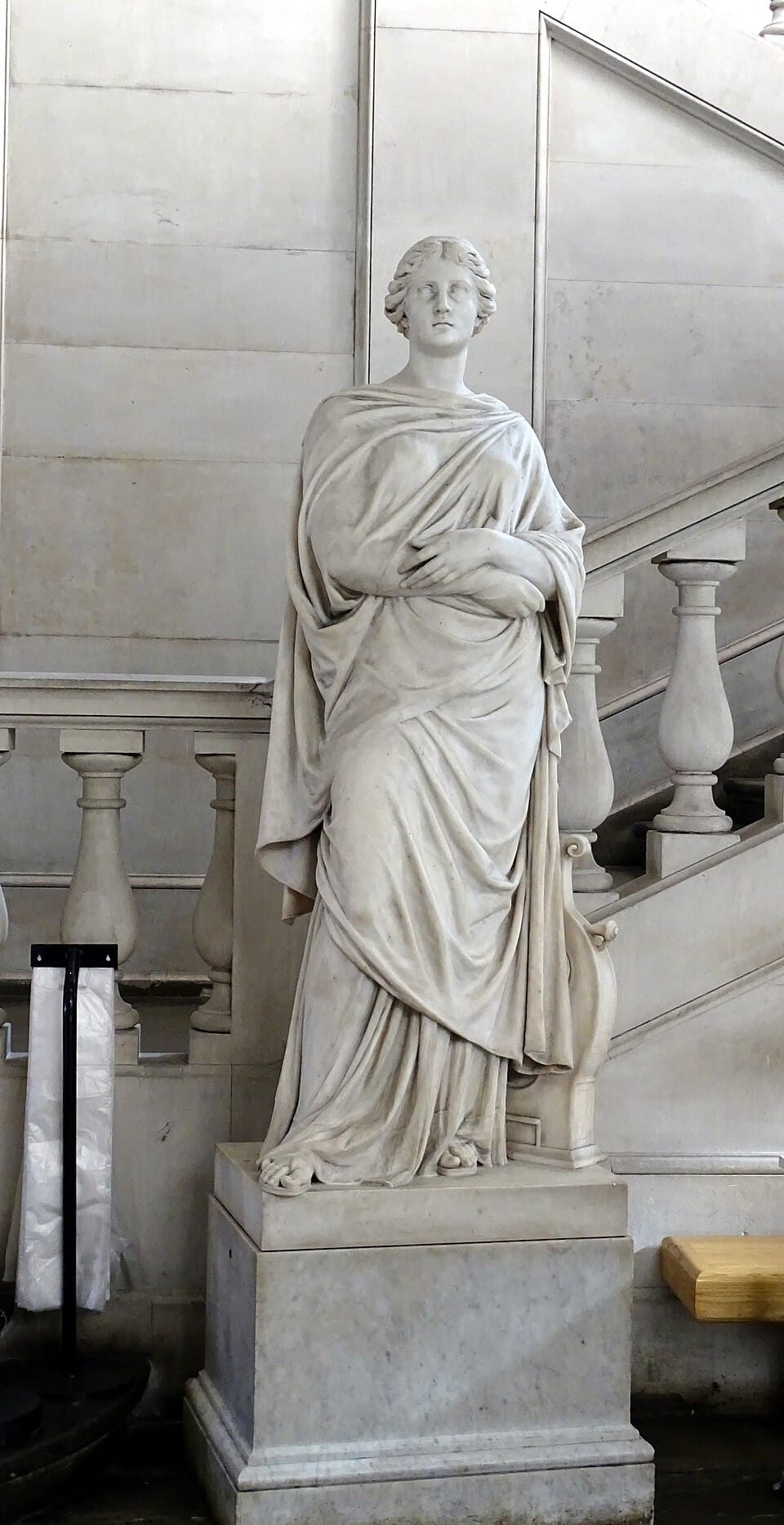 London King's College Statue Sappho 02