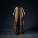 Robe de cour en soie brodée
