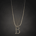Collier au pendentif « B »