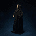 Robe sombre et broche