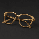 Les lunettes à monture dorée