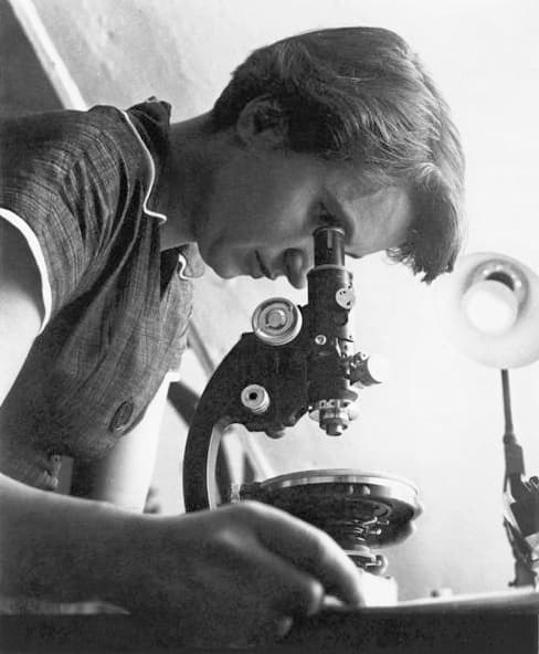 Rosalind Franklin (retouched)