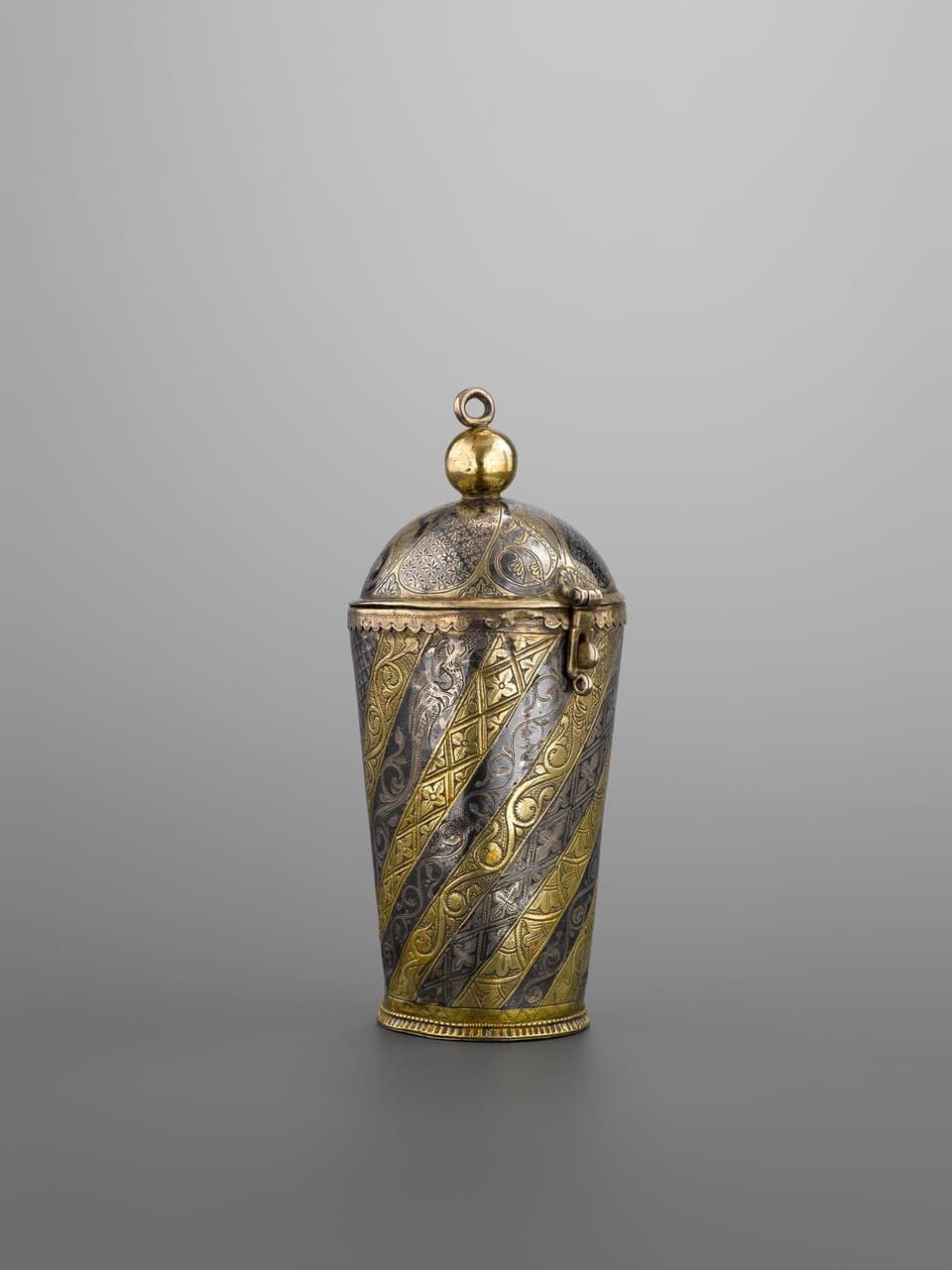 Beaker said to have belonged to Marie D'Oignieslabel QS:Len,"Beaker said to have belonged to Marie D'Oignies"label QS:Lfr,"Gobelet dit de Marie"label QS:Lnl,"Zogenaamde drinkbeker van Maria van Oigni