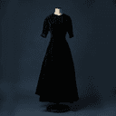 Robe noire d'intellectuelle