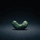 Magatama (勾玉) — perle en forme de virgule