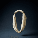 Voile et couronne de laine blanche