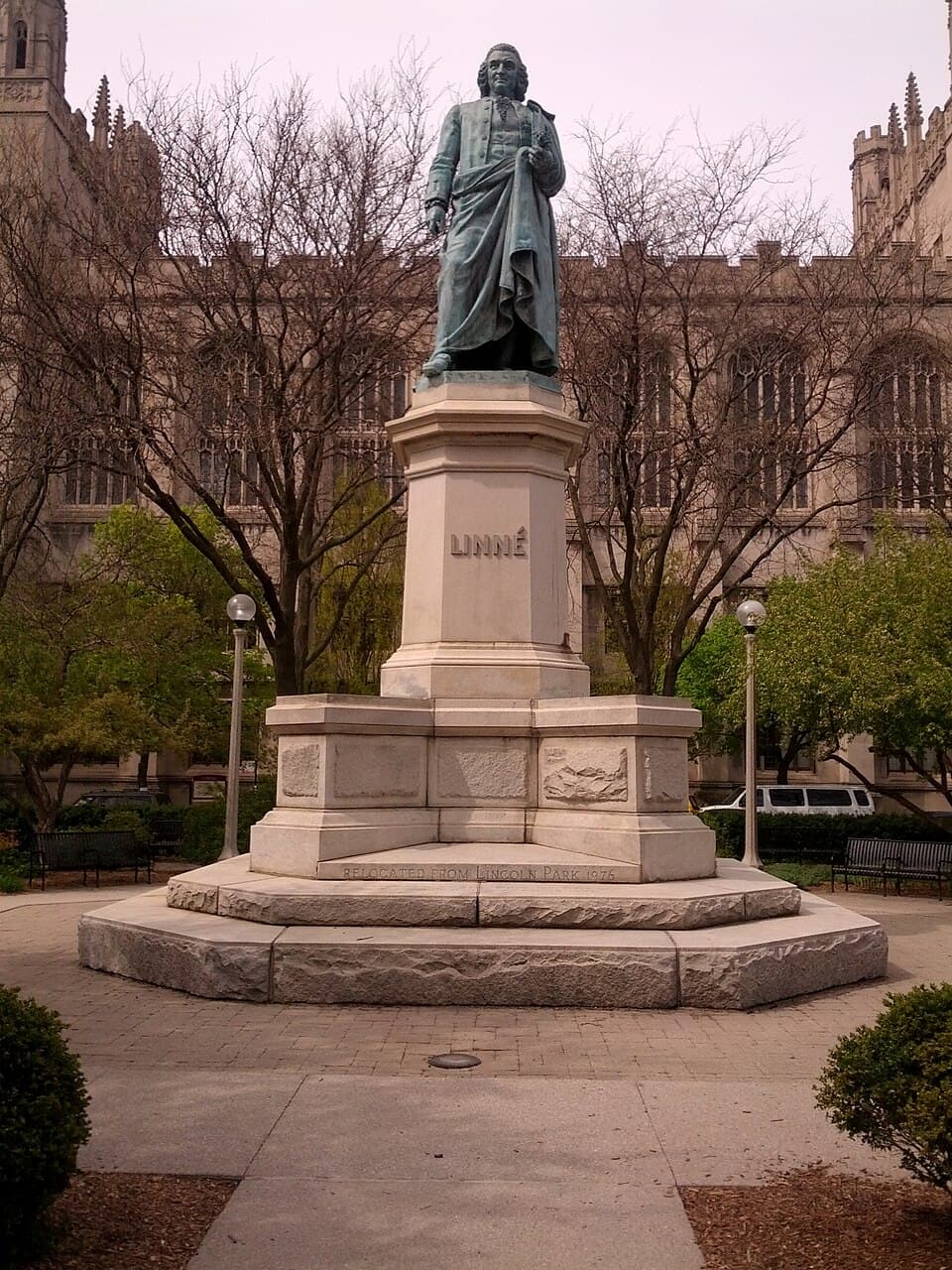 Statue of Carl von Linné by Frithiof Kjellberg (Chicago)