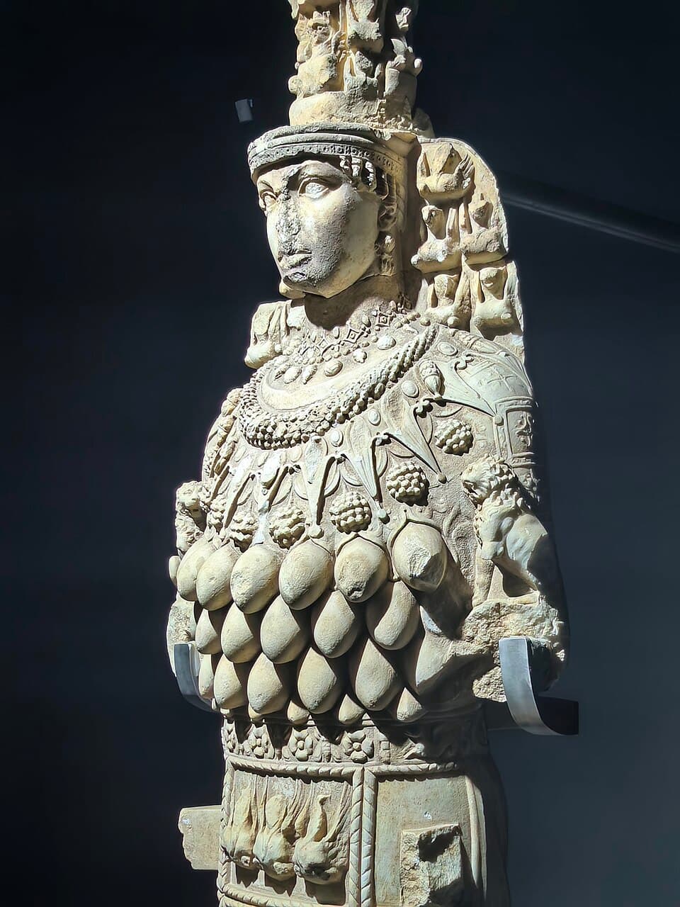 Details of the statue of Artemis Ephesia 01