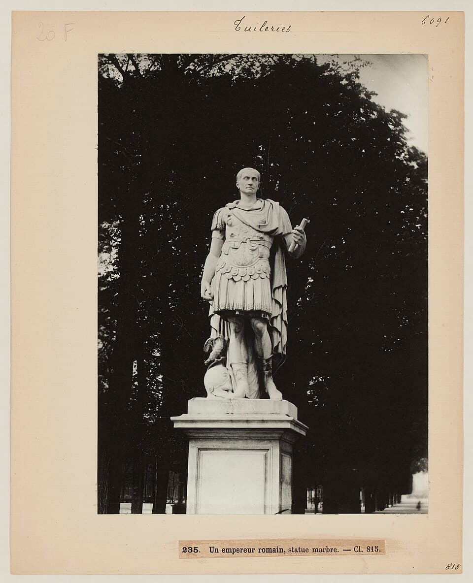 Statue en marbre de Jules César au jardin des Tuileries, 1er arrondissement, Paris, PH76468