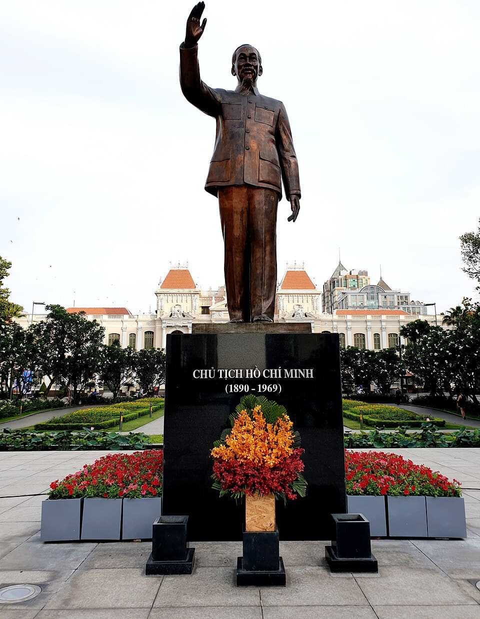 Tượng đài Bác Hồ đường Nguyễn Huệ, tháng 4 năm 2021 (8)